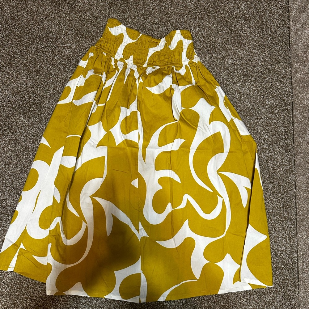 Mustard colored skirt with pockets. Originally from Target. Never worn.